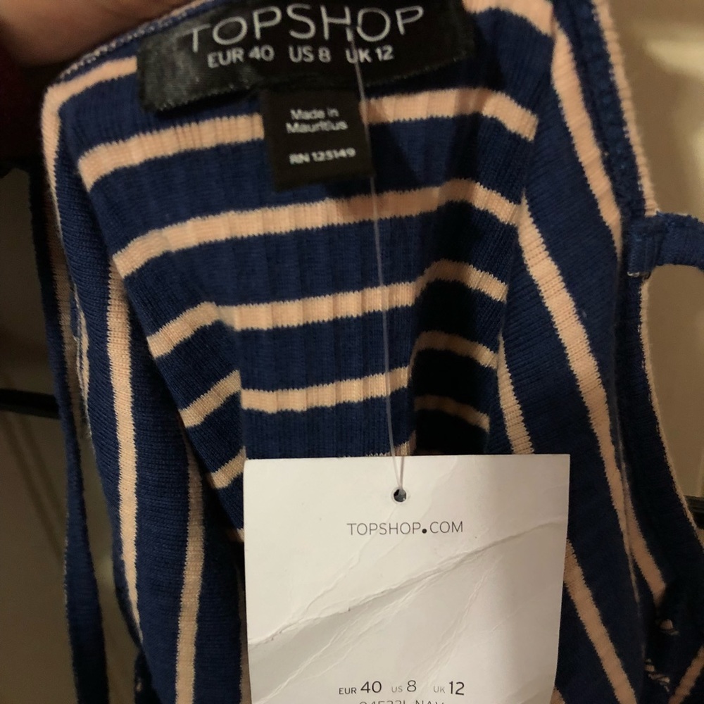 Top Shop Ruffled V neck Ribbed Tank - Picture 4 of 4
